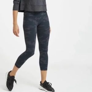 SPANX | Black Camo Cropped Leggings Small